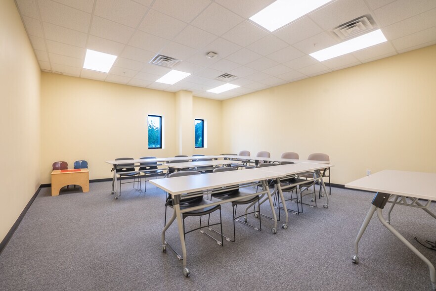 More Photos Of 227 Monogard Dr, Manchester Medical For Sale