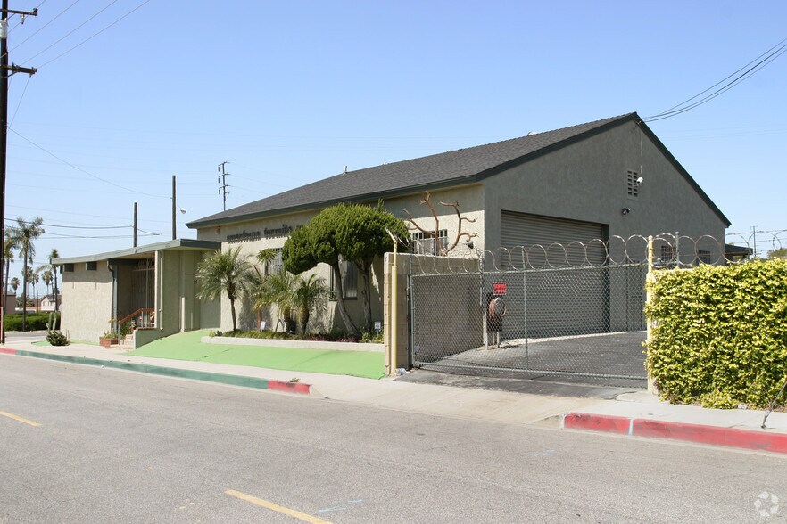 Primary Photo Of 1711 E 20th St, Signal Hill Service For Sale