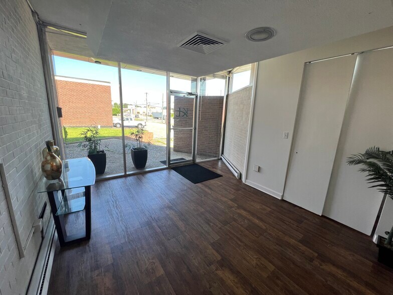 More Photos Of 1710 E Bessemer Ave, Greensboro Office For Lease