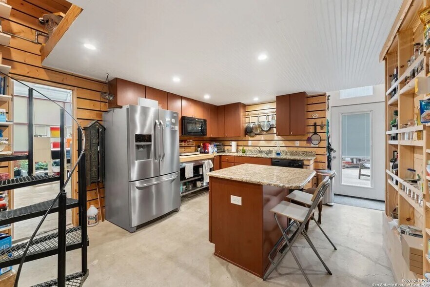 More Photos Of 2323 Buena Vista St, San Antonio Freestanding For Sale