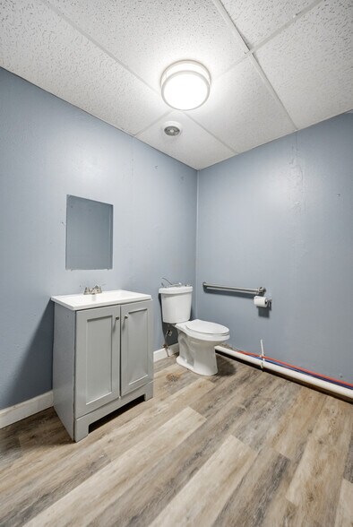 More Photos Of 2600 N Florissant Ave, Saint Louis Flex For Sale