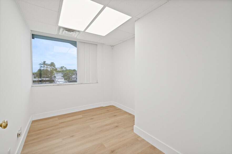 More Photos Of 4322-4334 E Tradewinds Ave, Lauderdale-by-the-Sea Loft Creative Space For Lease