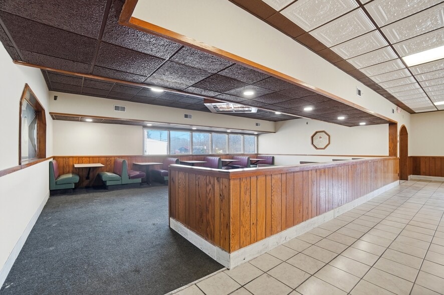 More Photos Of 1610 Germantown Rd, Middletown Restaurant For Sale