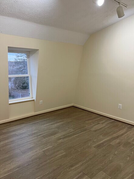 More Photos Of 7252 Benedict Ave, Benedict Storefront Retail Office For Lease