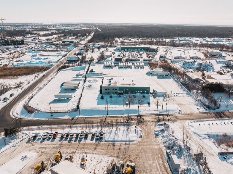 More Photos Of 500 Montée Labossière, Vaudreuil-dorion Service For Sale