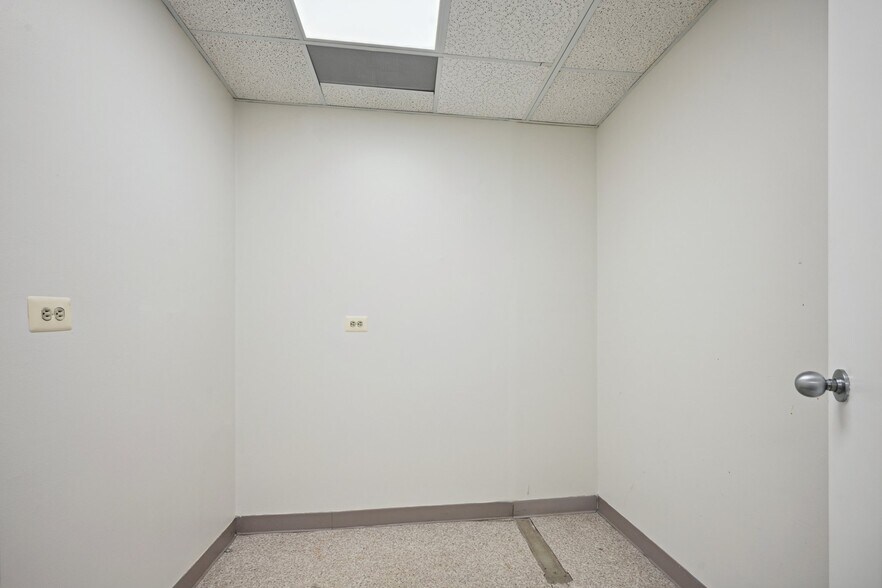 More Photos Of 2117-2123 Klockner Rd, Trenton Medical For Sale
