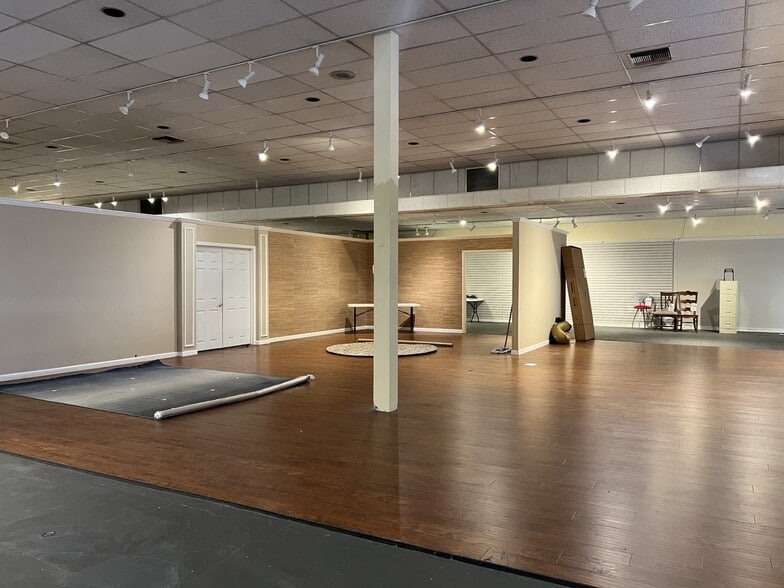 More Photos Of 345 W 18th St, Merced Storefront For Sale