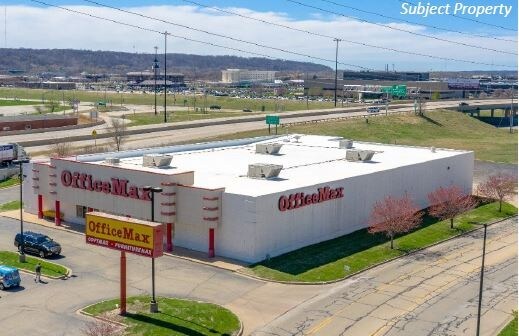 More Photos Of 200 Riverside Dr, East Peoria Freestanding For Lease