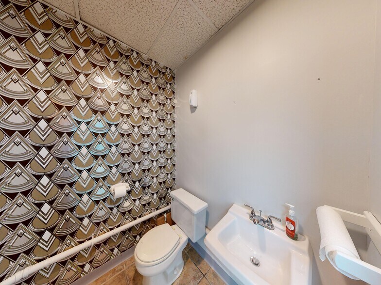 More Photos Of 2051-2063 W 8th St, Erie Storefront Retail Office For Lease