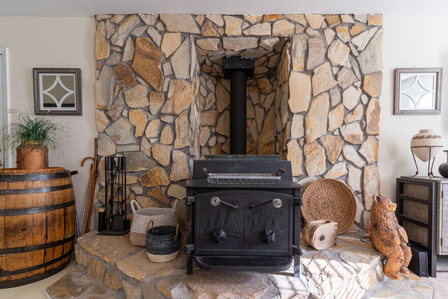 More Photos Of 1537 Jackson St, Locust Grove Office Residential For Sale