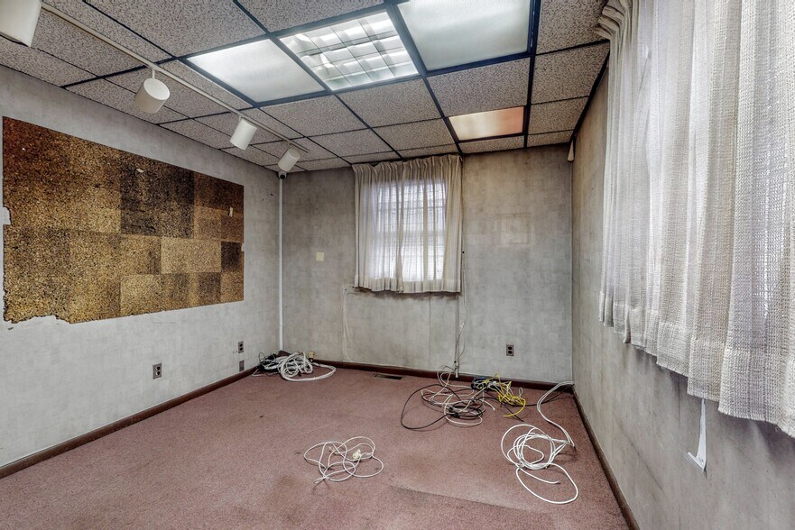 More Photos Of 9034 Tonnelle Ave, North Bergen Industrial For Sale