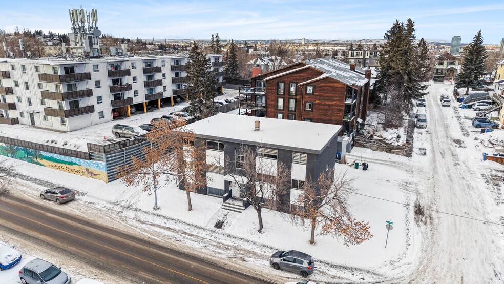 More Photos Of 1624 26 Av SW, Calgary Apartments For Sale