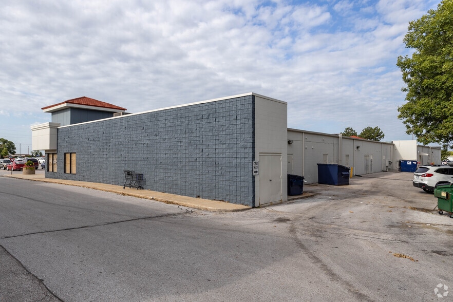 More Photos Of 5056-5080 S 108th St, Omaha Freestanding For Lease