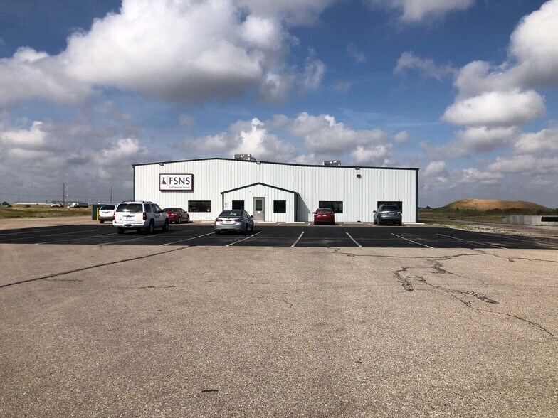 More Photos Of 1519 S 2nd Ave, Dodge City Warehouse For Sale