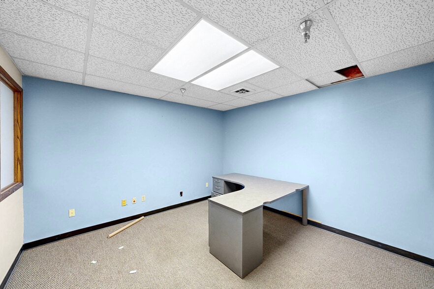 More Photos Of 3127 SW 61st St, Des Moines Warehouse For Lease