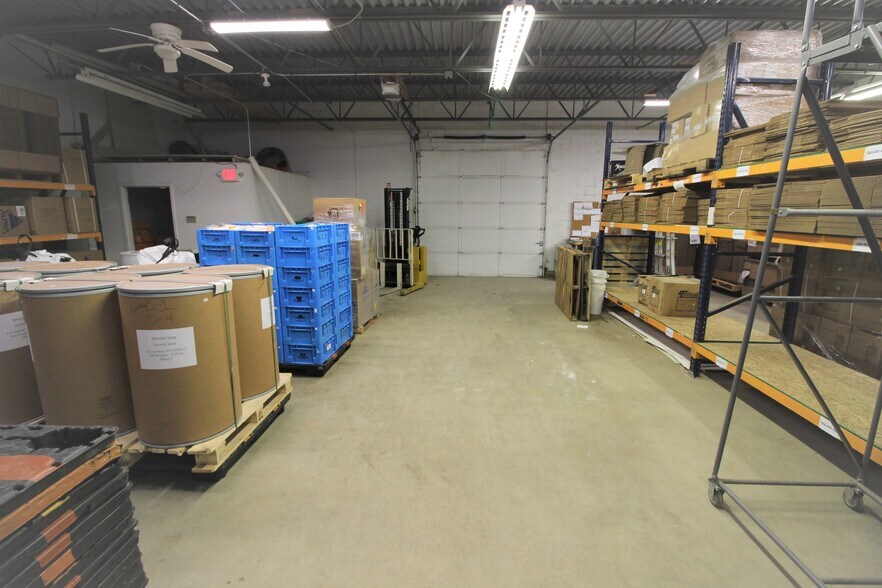 More Photos Of 345 S Airport Rd, Traverse City Warehouse For Lease