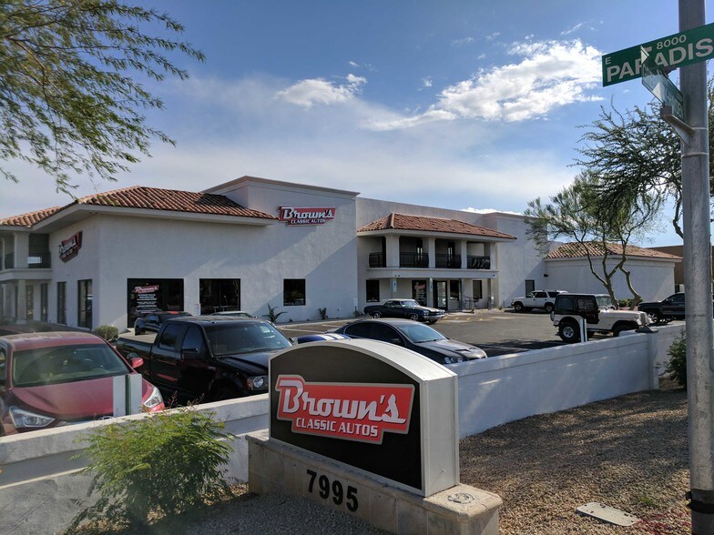 More Photos Of 7995 E Paradise Ln, Scottsdale Showroom For Lease