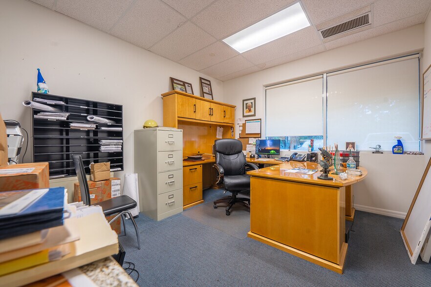 More Photos Of 575 NW Mercantile Pl, Port Saint Lucie Warehouse For Sale