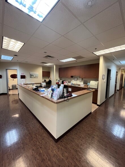 More Photos Of 41810 N Venture Dr, Phoenix Medical For Lease