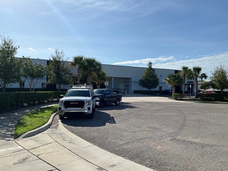 More Photos Of 623 Trestle Pt, Sanford Warehouse For Lease