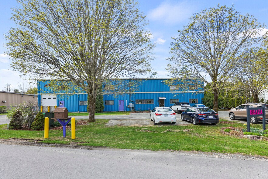 Primary Photo Of 8 Run Way, Lee Flex For Sale