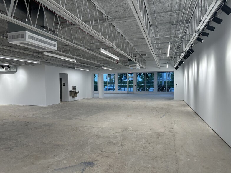 More Photos Of 4460 N Federal Hwy, Lighthouse Point Restaurant For Sale