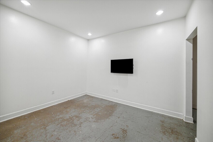 More Photos Of 6823 Northampton Way, Houston Warehouse For Sale