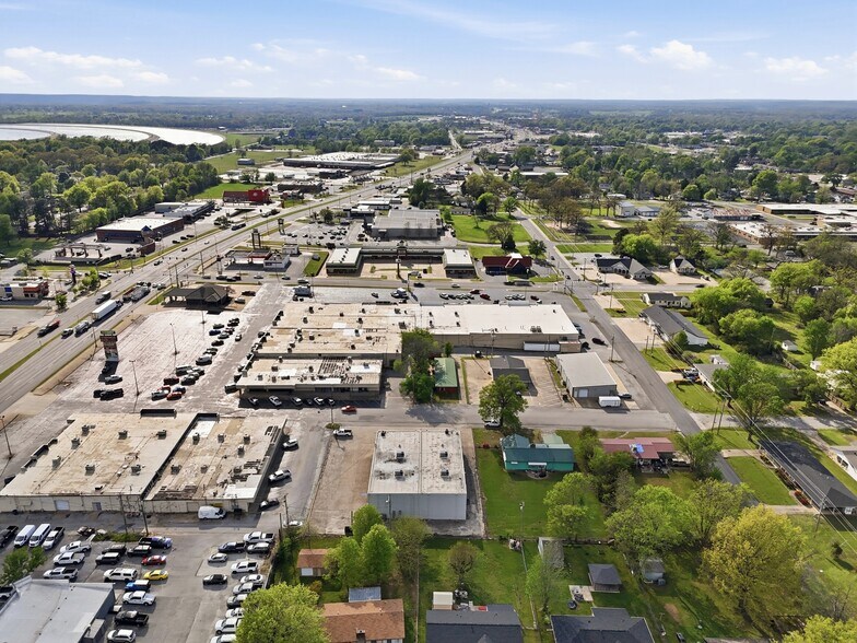 More Photos Of 151 Highway 412, Siloam Springs Unknown For Lease