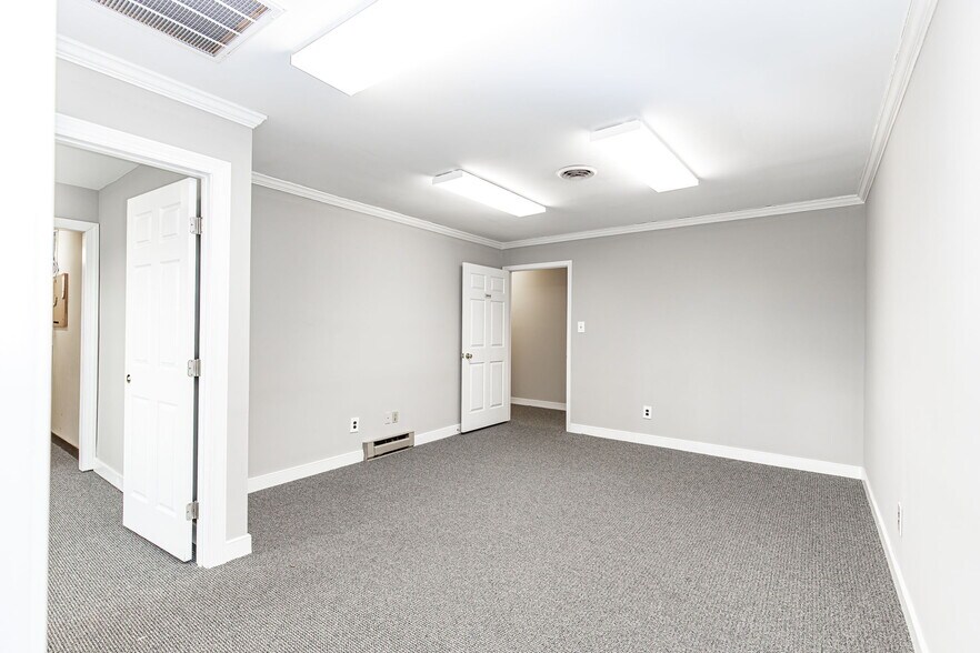 More Photos Of 10810 Hasty Ln, Midlothian Office For Sale