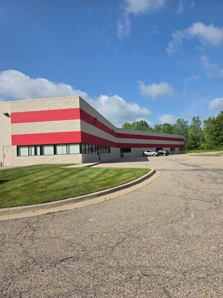 More Photos Of 2556 Alamo Dr, Lansing Warehouse For Lease