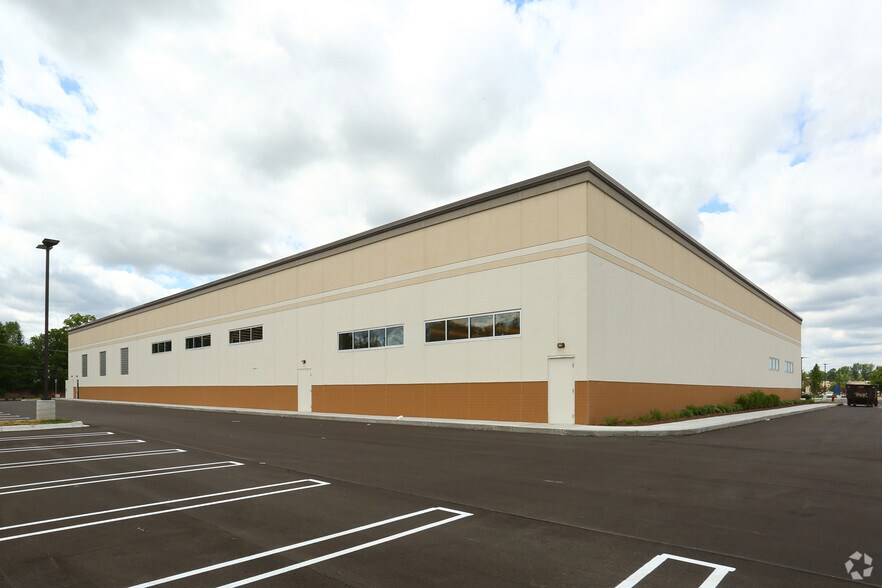 More Photos Of 29659 7 Mile Rd, Livonia Storefront For Lease