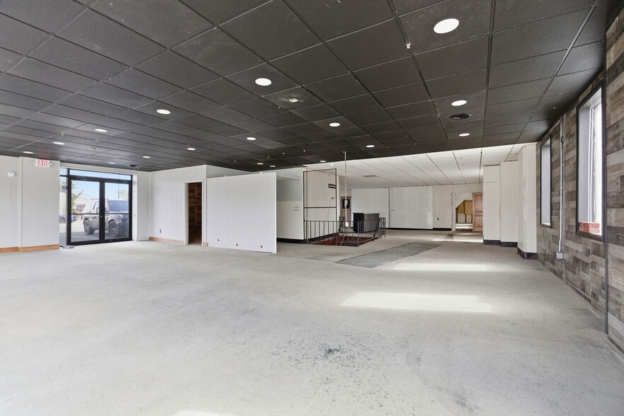 More Photos Of 15 W 1st St S, Fulton Freestanding For Sale