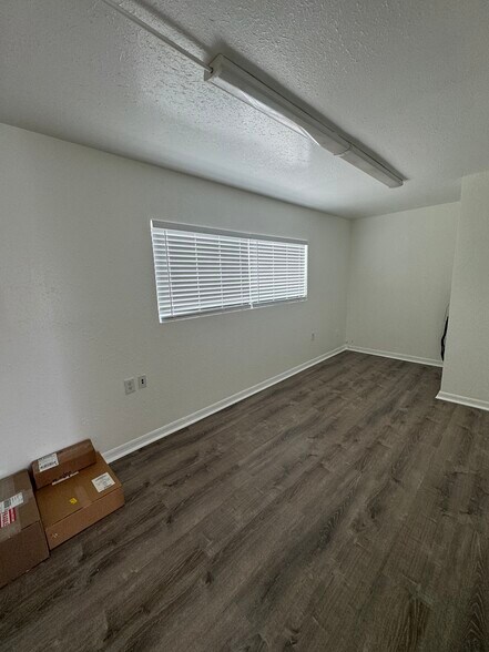 More Photos Of 2655 6th Ave S, Saint Petersburg Manufacturing For Lease