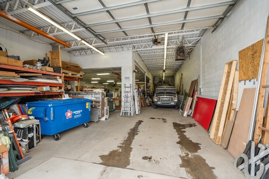 More Photos Of 73 W Walton Blvd, Pontiac Manufacturing For Sale