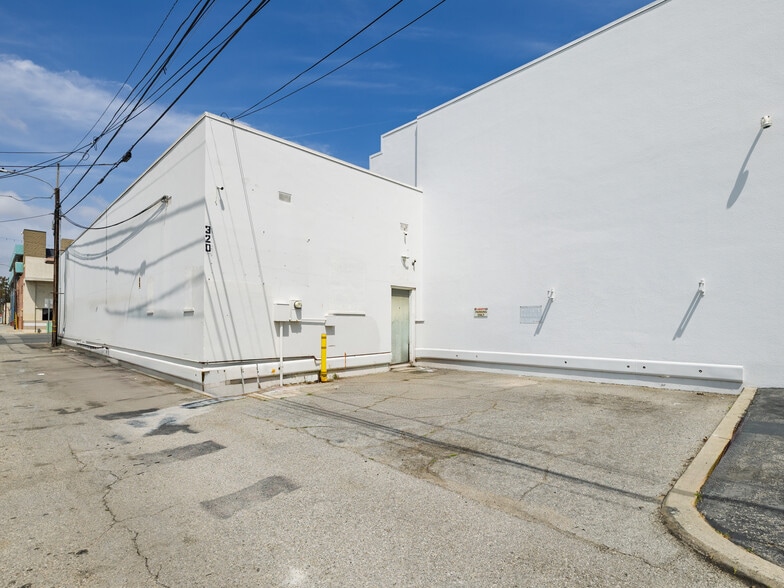 More Photos Of 320-330 E Manchester Blvd, Inglewood Bank For Lease