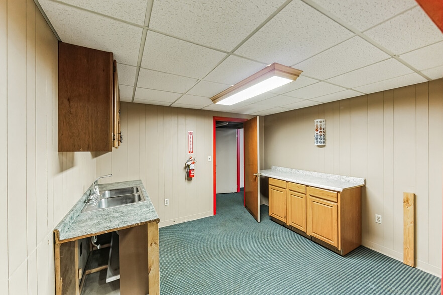 More Photos Of 65 E Fayette St, Uniontown Showroom For Sale