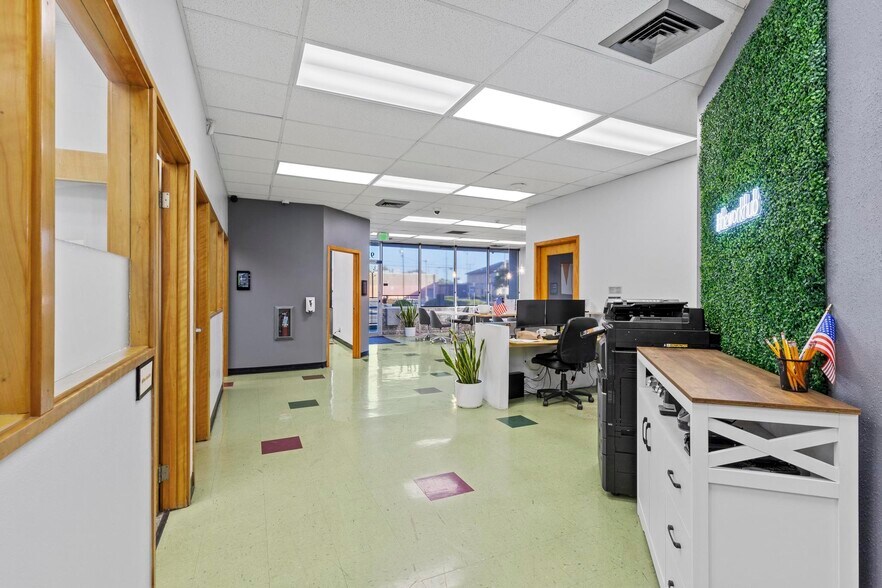 More Photos Of 922 G St, Marysville Loft Creative Space For Lease