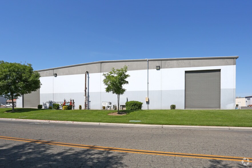 More Photos Of 528 Noble St, Madera Warehouse For Lease