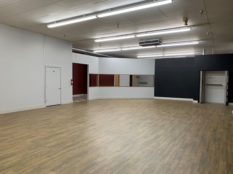 More Photos Of 1003-1047 W 7th St, Auburn Unknown For Lease