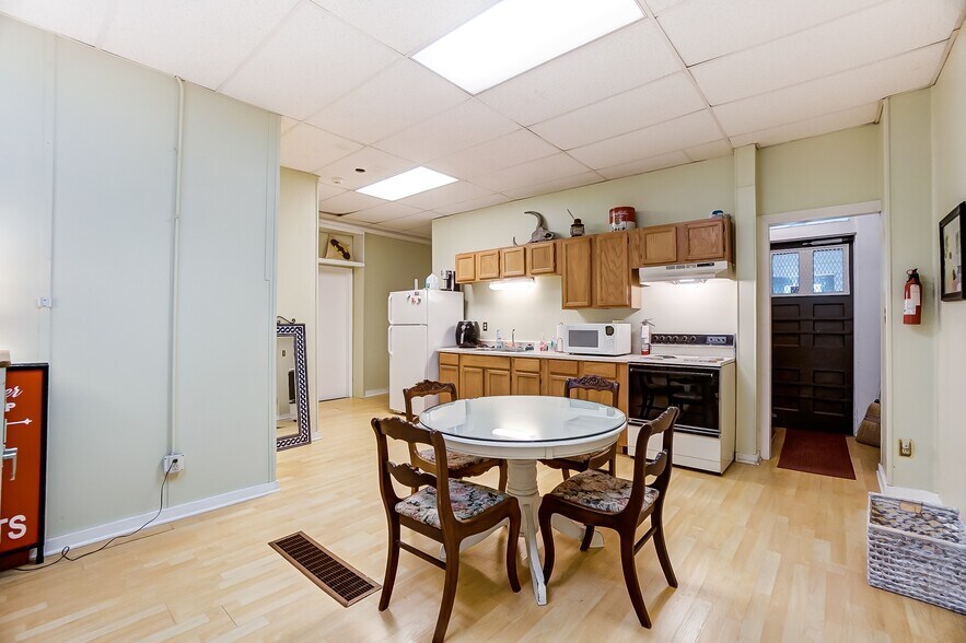 More Photos Of 1550 Lewis Center Rd, Lewis Center Freestanding For Sale