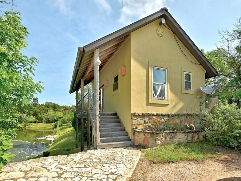 More Photos Of 610 Crystal Creek Dr, Austin Specialty For Sale