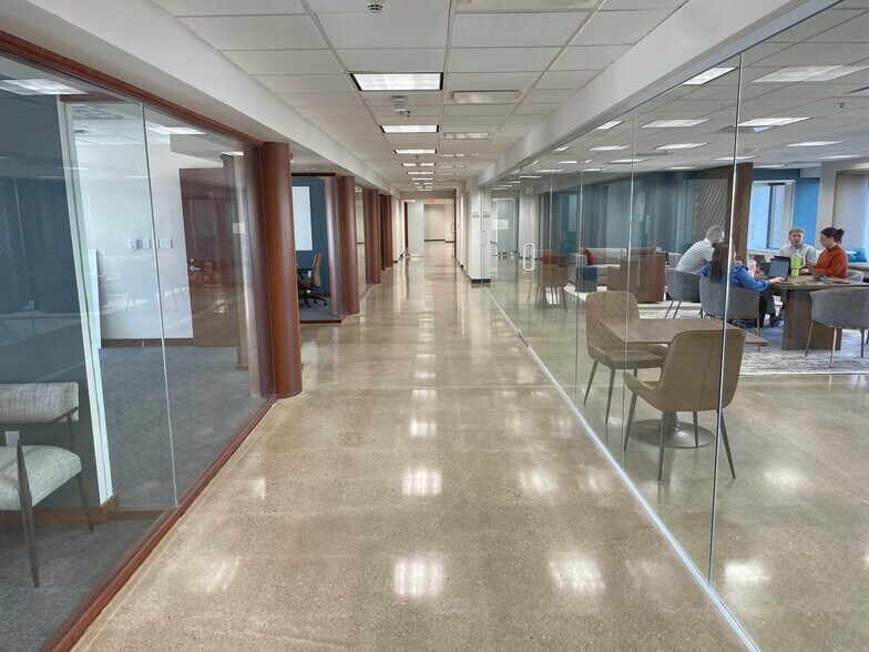 More Photos Of 5000 Arlington Centre Blvd, Upper Arlington Office For Lease