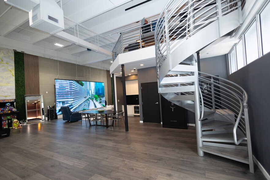 More Photos Of 6050 NW 102nd Ave, Doral Showroom For Lease