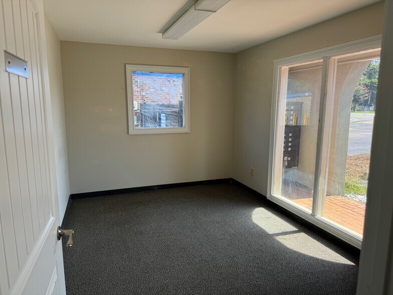 More Photos Of 951 Carl Vinson Pky, Centerville Office For Lease