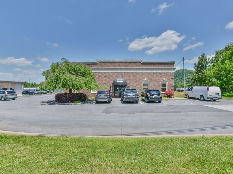 More Photos Of 7 Worth Cir, Johnson City Loft Creative Space For Lease