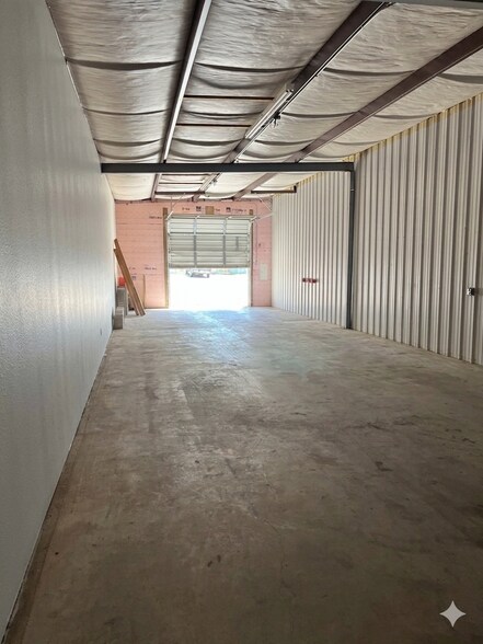 More Photos Of 125 Porter Industrial Rd, Clarksville Warehouse For Lease