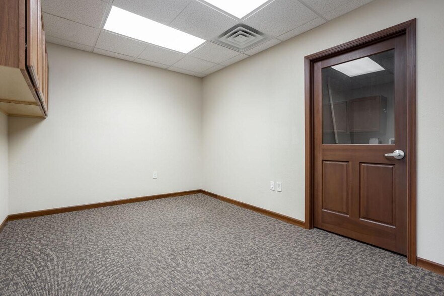 More Photos Of 2000 Burdick Expy E, Minot Office For Sale