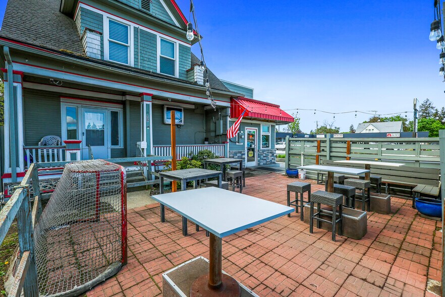 More Photos Of 2926 N Monroe St, Spokane Bar For Sale