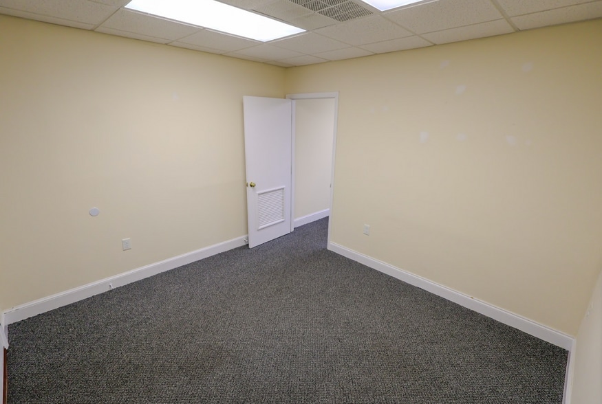 More Photos Of 2504 Raeford Rd, Fayetteville Medical For Lease