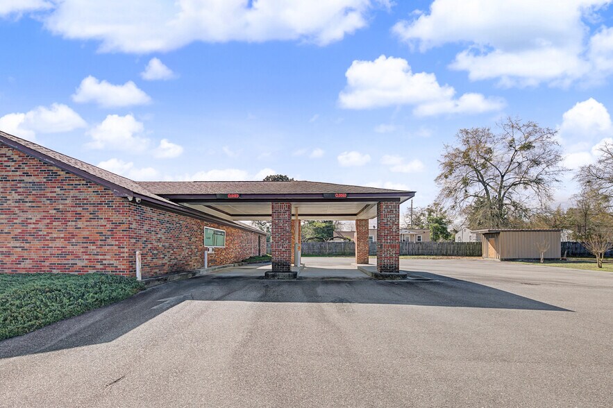 More Photos Of 219 N Main St, Spring Lake Bank For Sale